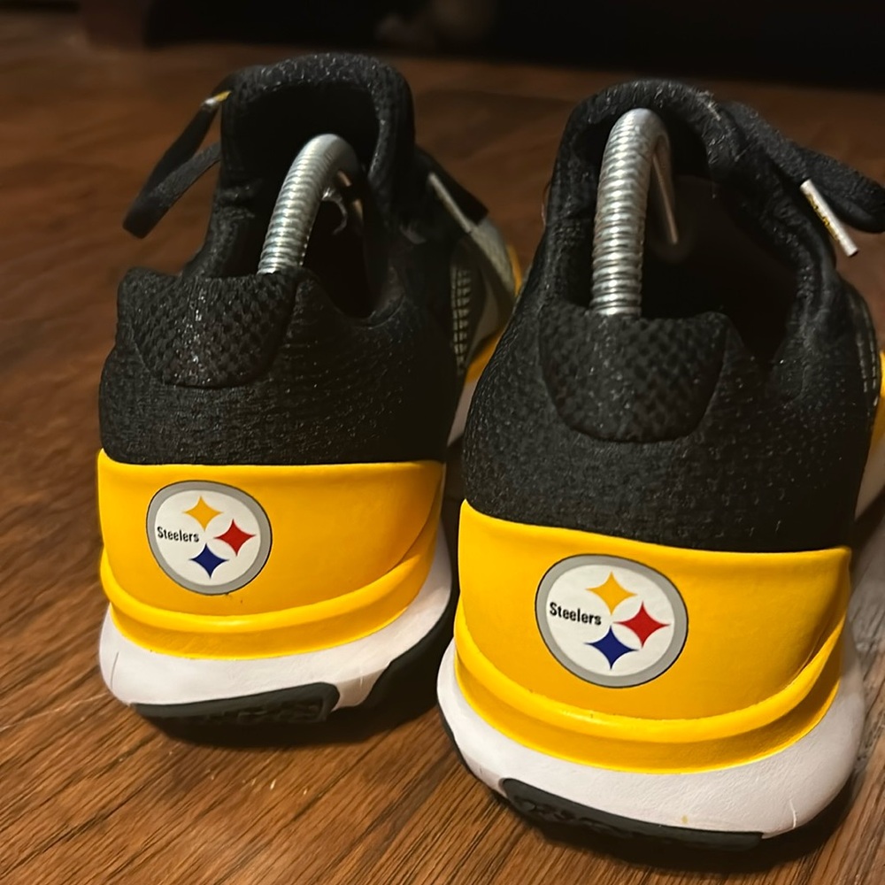 Pittsburgh Steelers Nike Free men’s shoes